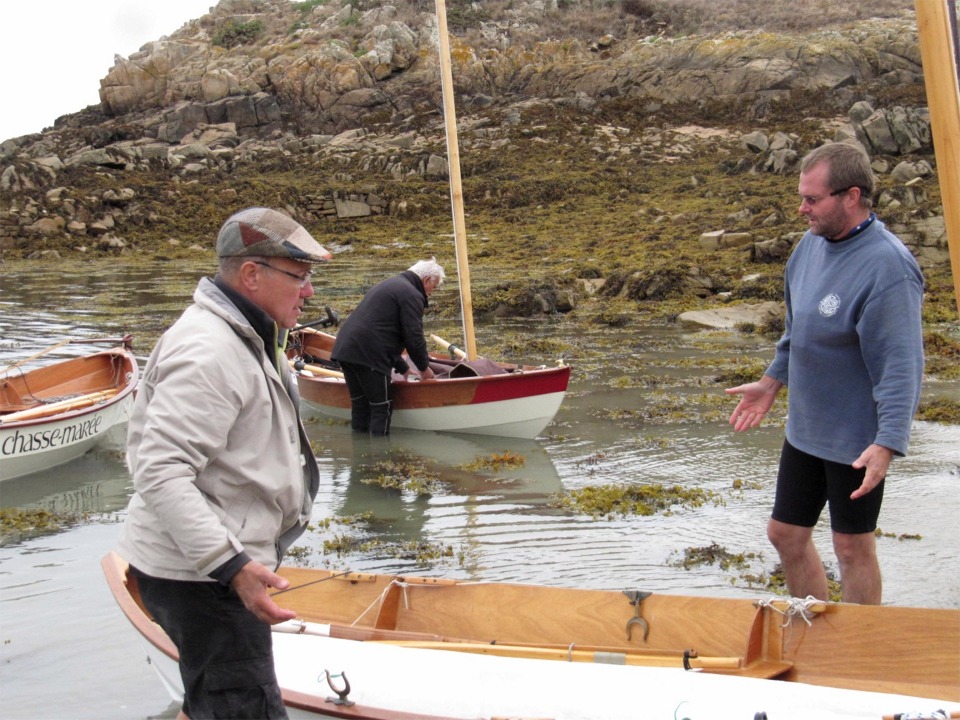 Denis : - "Comment tu fais pour marcher si vite ?"